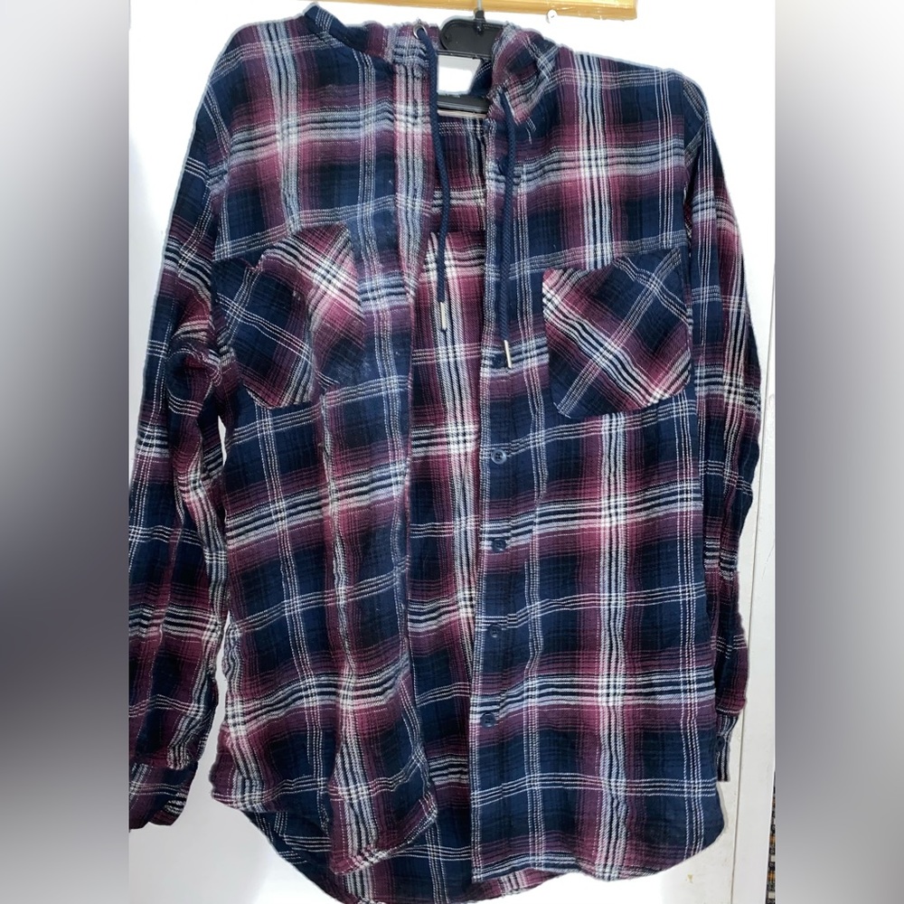 Selling a flannel - Picture 1 of 1